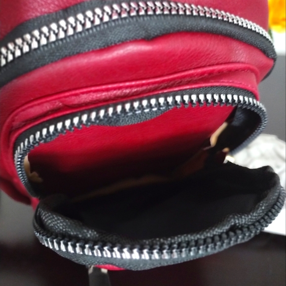 Red Pouch Pack - Picture 7 of 8